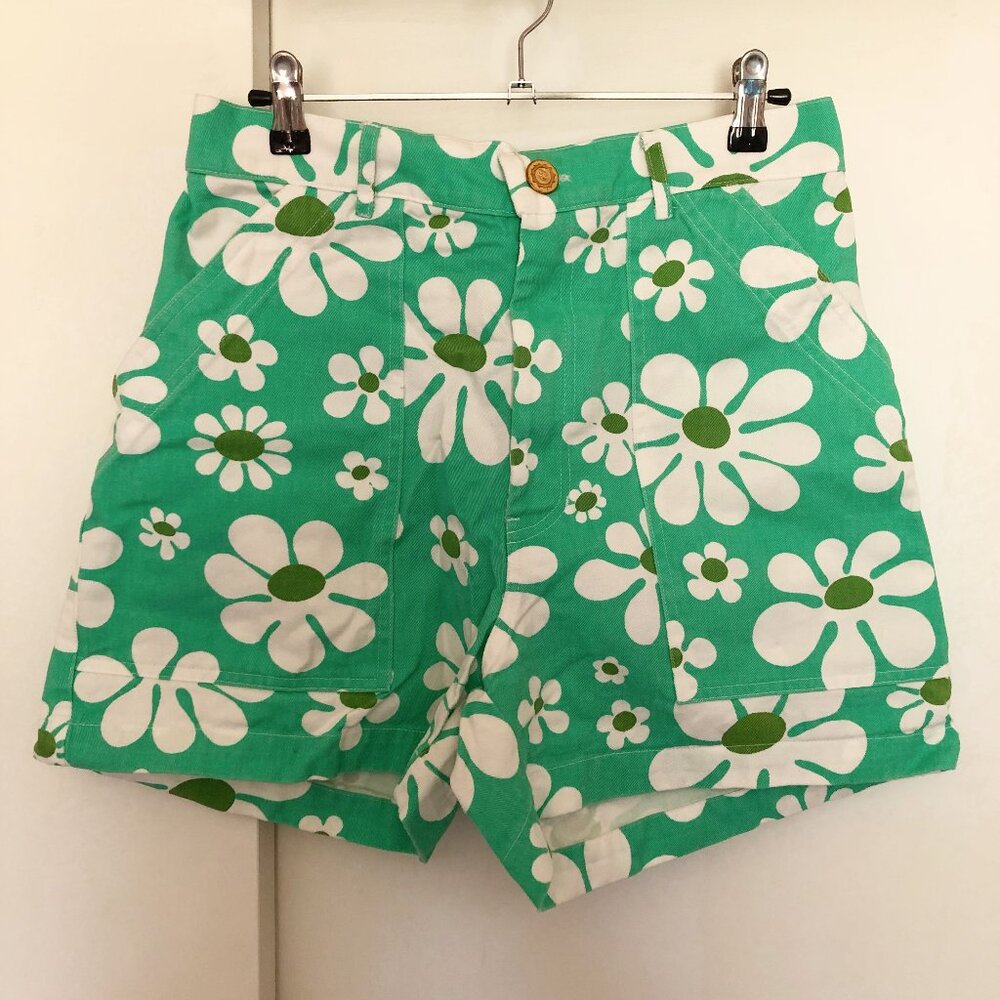 Superrrrr cute floral shorts!